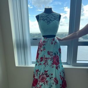 Beautiful two piece dress,never worn without tag